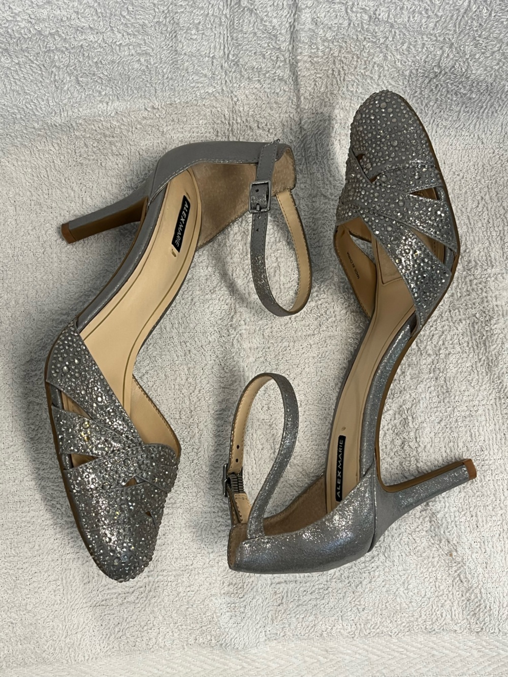 Alex Marie silver rhinestone formal shoes/ heeled sandals. Closed round toe. 9 - Picture 10 of 10